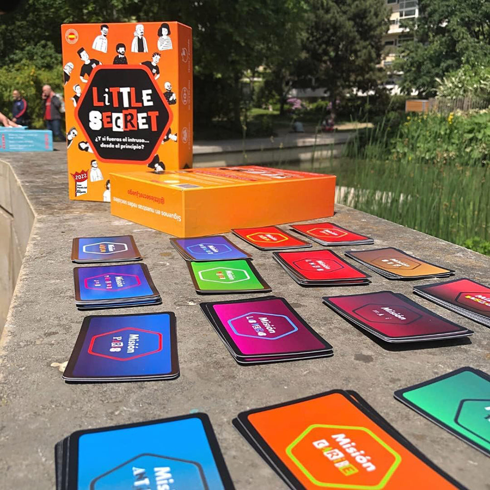 Little Secret - Juegos de Mesa Juegos de Palabras, Misterio y Diversión - Juego con Amigos y Familia