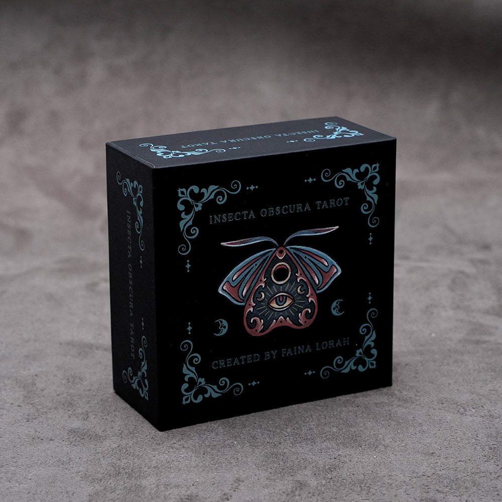 Insecta Obscura Tarot Card Deck And Guidebook The original size is 10x10cm, and the bronzing process comes with instructions. The brand is ironed with gold edge.