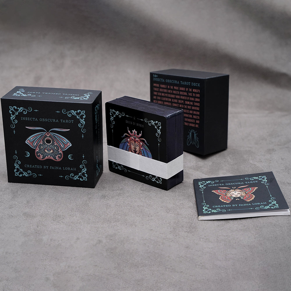 Insecta Obscura Tarot Card Deck And Guidebook The original size is 10x10cm, and the bronzing process comes with instructions. The brand is ironed with gold edge.